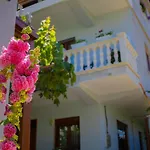 Rent Rooms Villa Ismolli