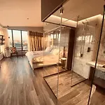 Deluxe Room 01