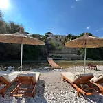 River Escape Villa - Private Beach, Scenic view&BBQ