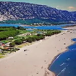 Beachfront, Tirana Guest House