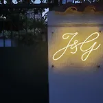 Unique Traditional House, Hosted By J&G