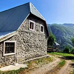 Mountain Vista Guesthouse Shkafi