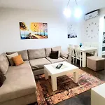 Tulips Central - Entire Apartment