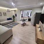 Comfortable Apartment, Accommodates 4, Next To City Center, With Ac And Wifi