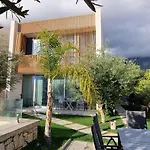 Villa Jon Palasa Green Coast