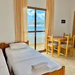 Redi'S Seaview Apartments
