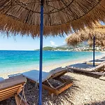 Potam'Sea Bliss 2 - Beach Front, Parking & Sun Beds