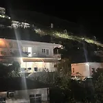 Dhoma Plazhi Husi