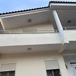 Villa E Verdhe Elbasan, Albania