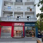 21-15 Boutique Hostel