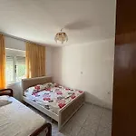 Lukova'S Vacation Home