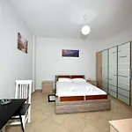 Noah 2 Bedrooms Apartment With Free Parking 50 M From City Center