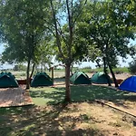 Demi Camping
