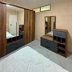 Ajan Alushani Apartment