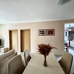Large Apartment In Golem