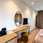 Avenue Hotel