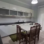 Apartment Lakeside Near Zoo & Botanic Park