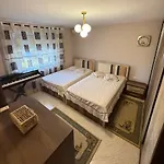 Strauss View Xhamlliku Apartament