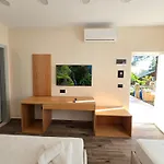 Azure Hotel Dhermi