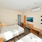 Azure Hotel Dhermi