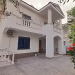 Villa Kurti