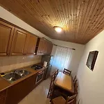 Berat Foxhouse