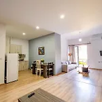 Roan Apartments