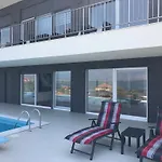 Modern Swimming Villa