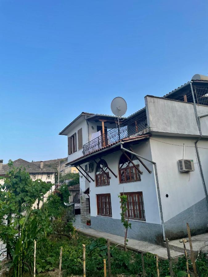 Eugen Guesthouse * Gjirokastër