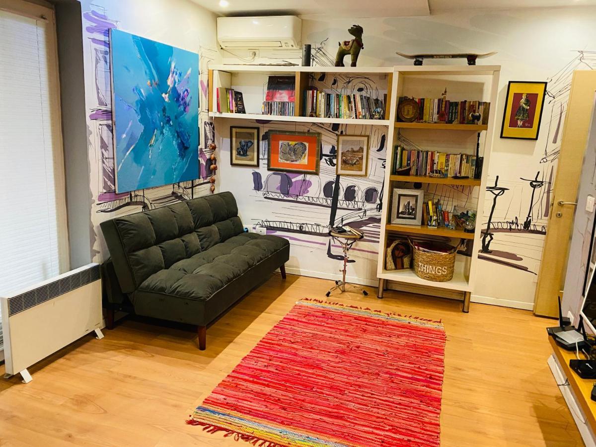 Lura'S Art Corner In The Center Of Tirana
