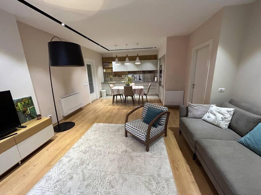 Apartmán Modern Flat Near The Lake And Blloku Tirana