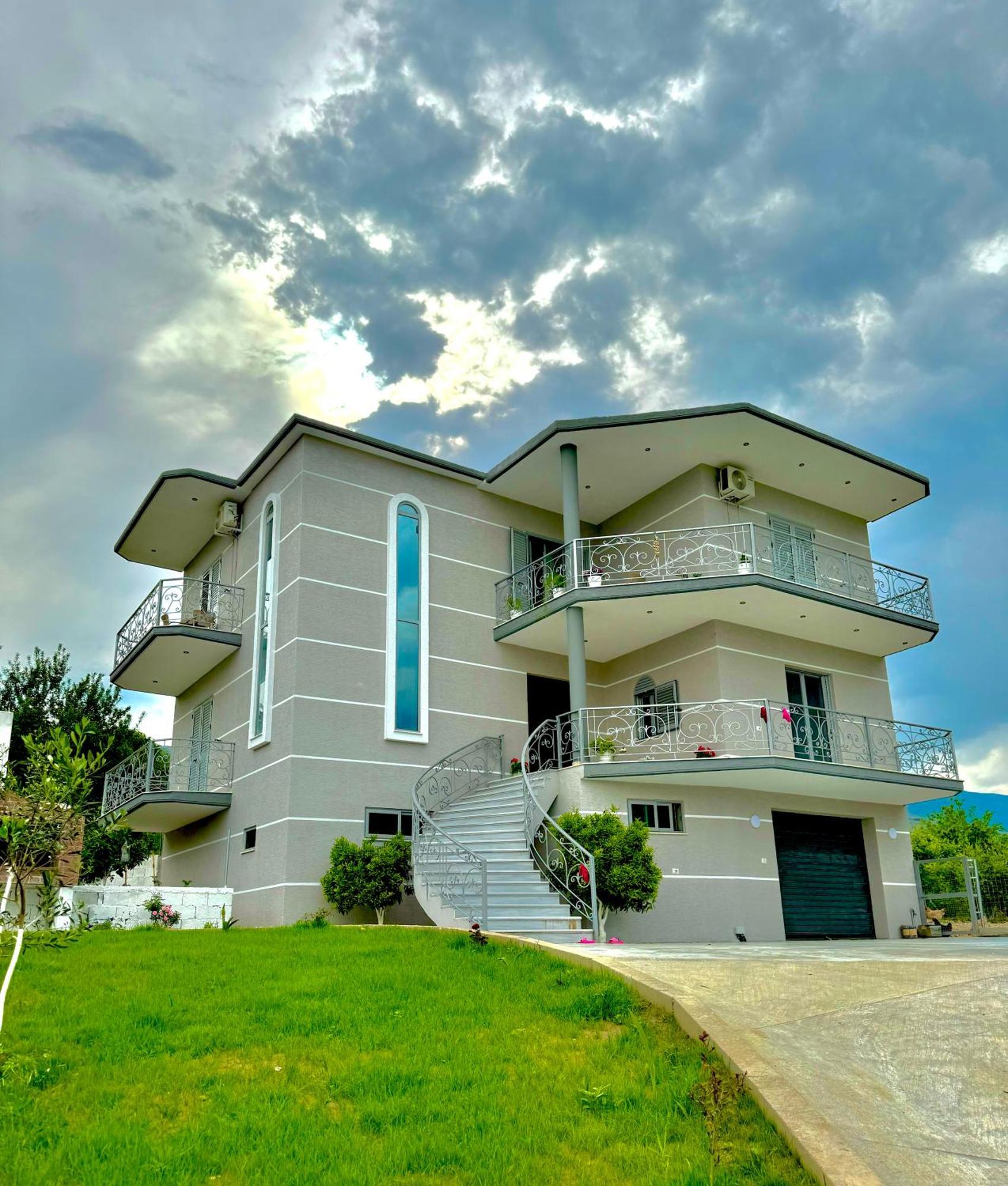 Bujtina Amar Guest house *