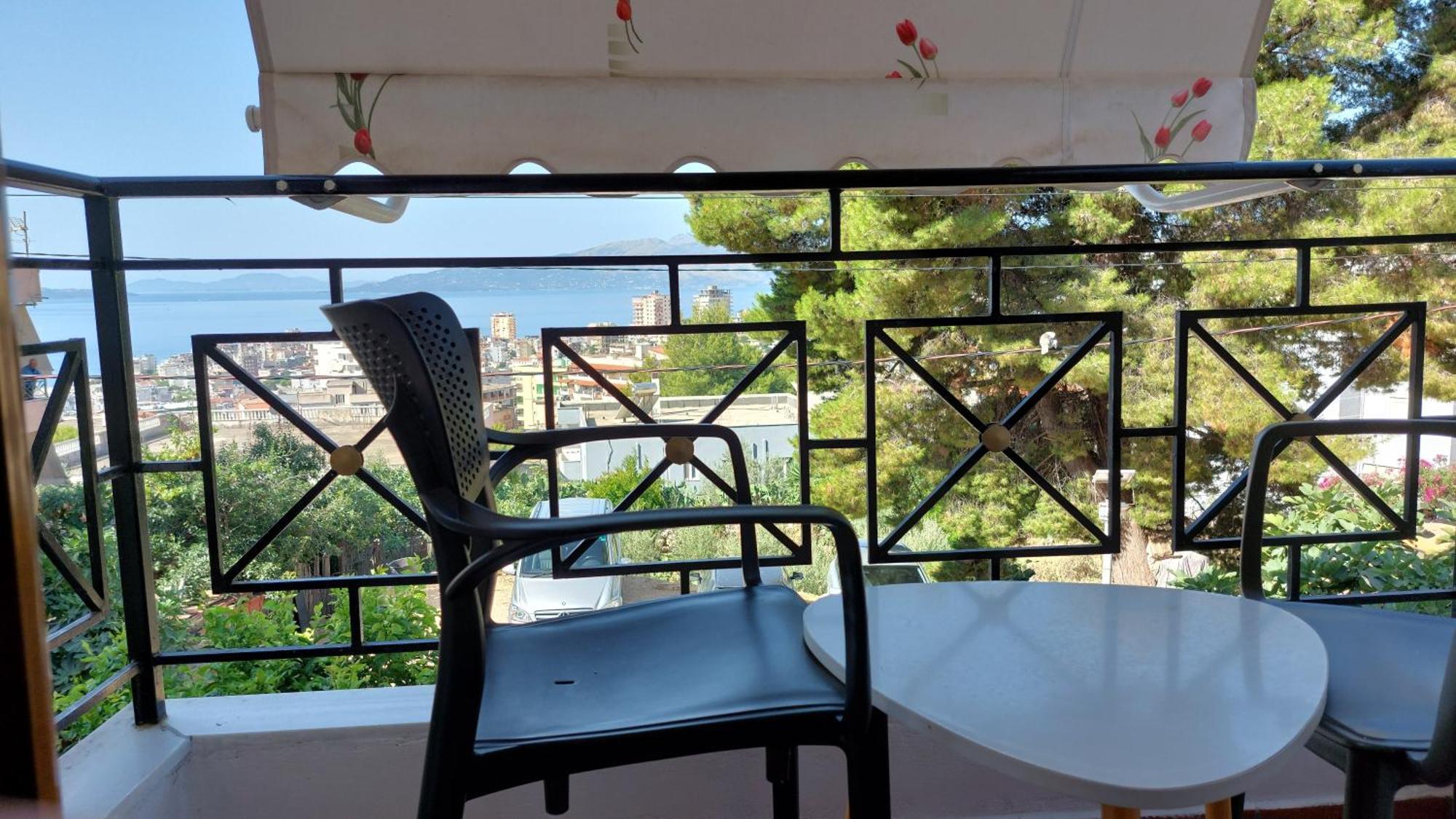 Lovely 1-bedroom Unit With Free Parking On Premises Apartmán
