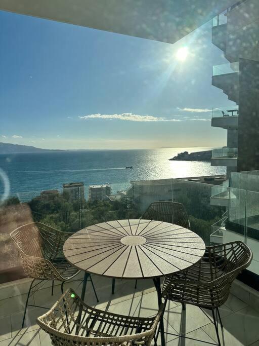 Vivien * Sarande