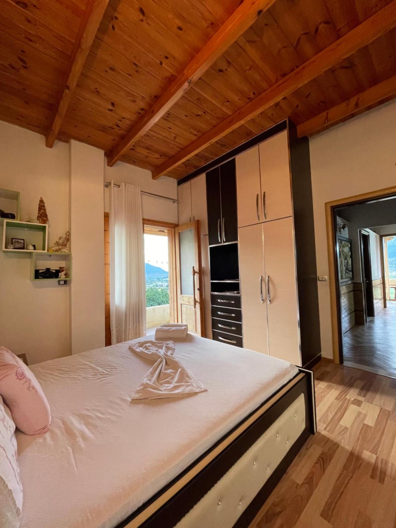 Elsa's * Gjirokaster