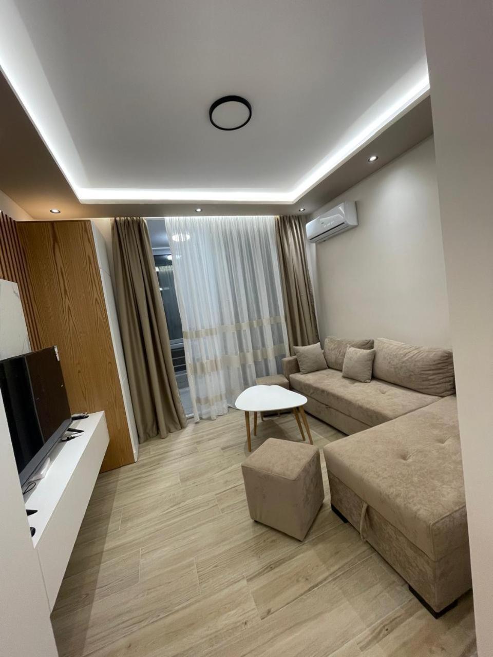 Rent Ava Appartamento Vlorë