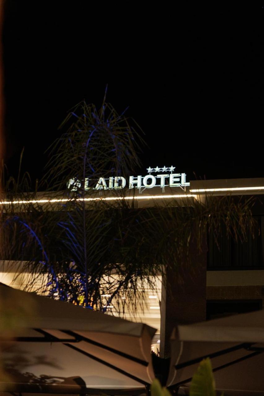 Laid 4*