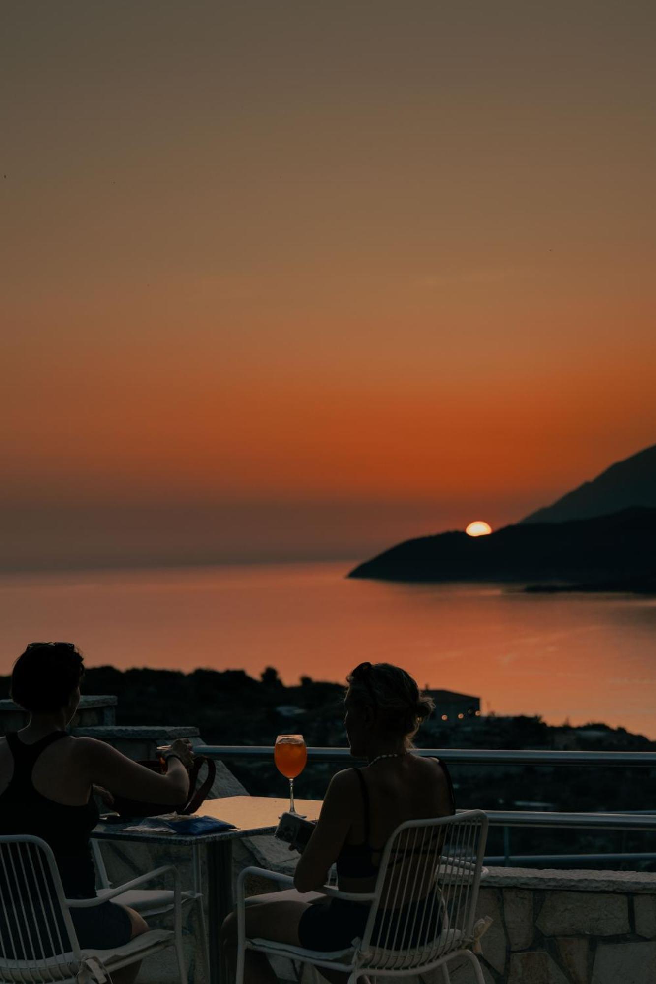 Sunset Serenity Гостевой дом Химара