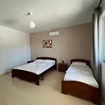 Tomi Apartments