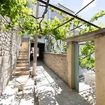 Qeparo Pano Rooms